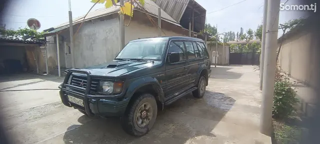 Mitsubishi Pajero 1996 · 2.7 MT