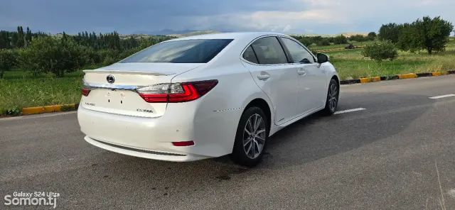 Lexus ES series 2016 · 2.5 AT