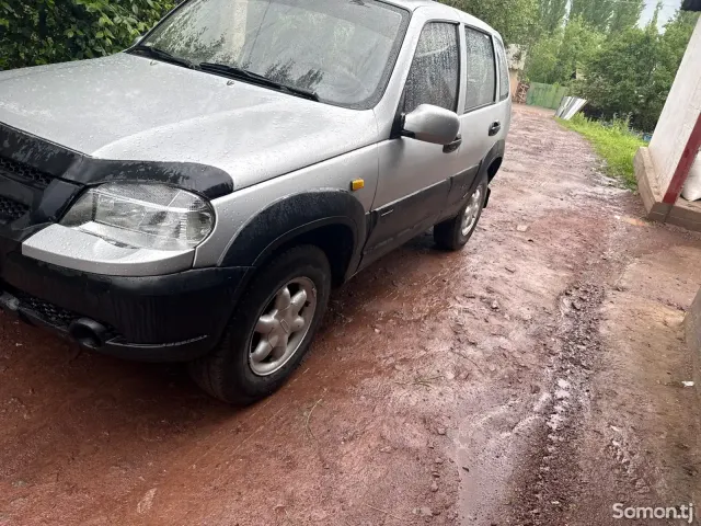 Chevrolet Niva 2006 · 1.7 MT