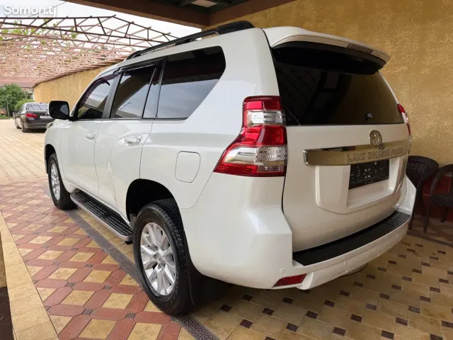 Toyota Land Cruiser Prado 2016 · 2.8 AT