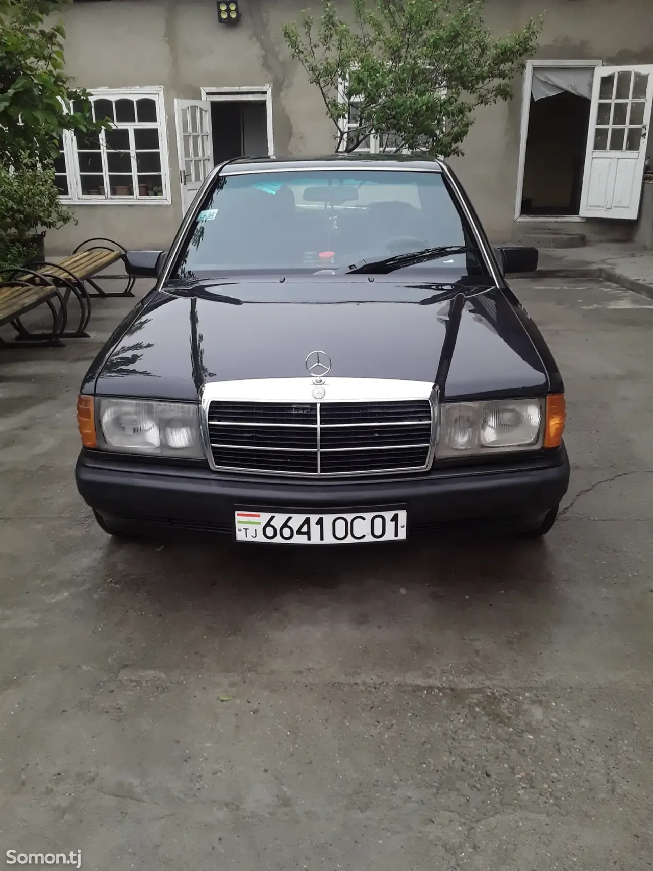 Mercedes-Benz W201 1990 · 2.0 MT