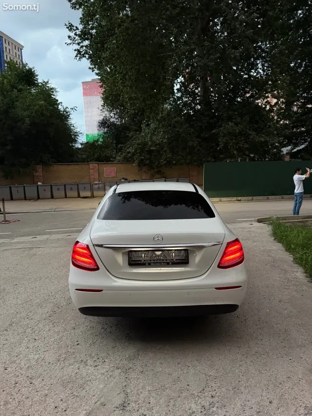 Mercedes-Benz E class 2018 · 2.2 AT