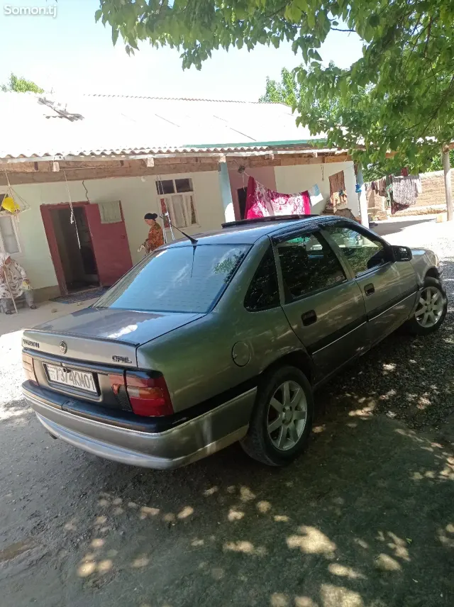 Opel Vectra A 1995 · 1.6 MT