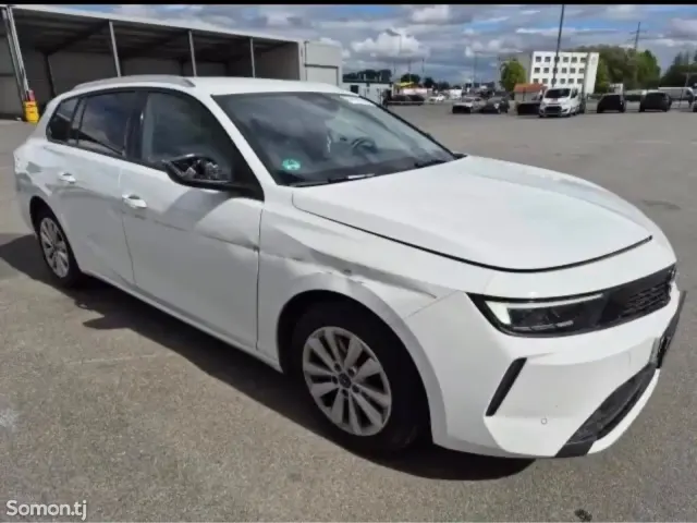 Opel Astra L 2024 · 1.4 AT