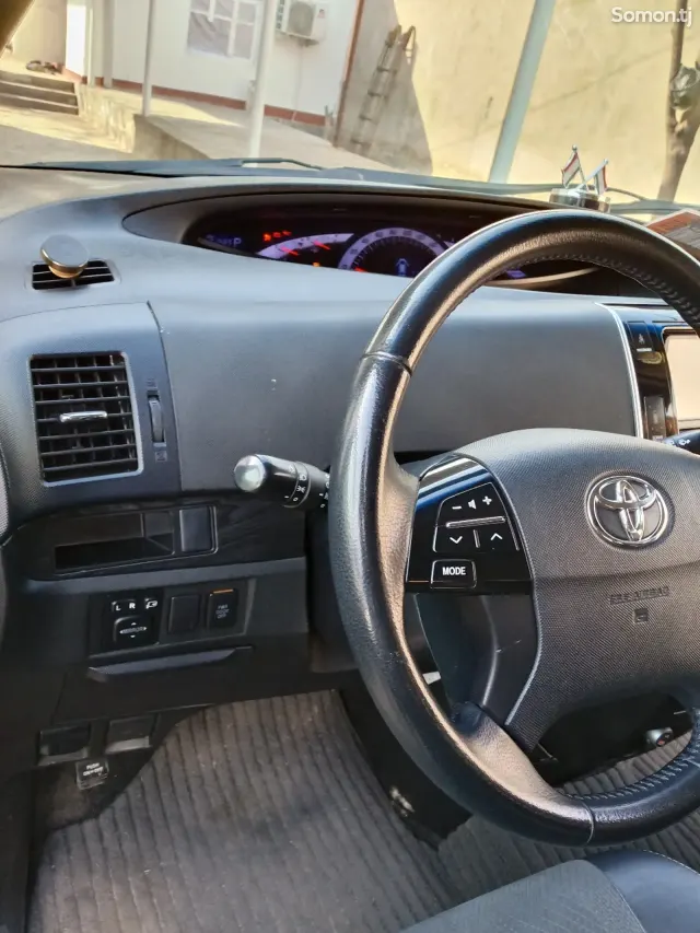Toyota Estima 2015 · 2.4 AT