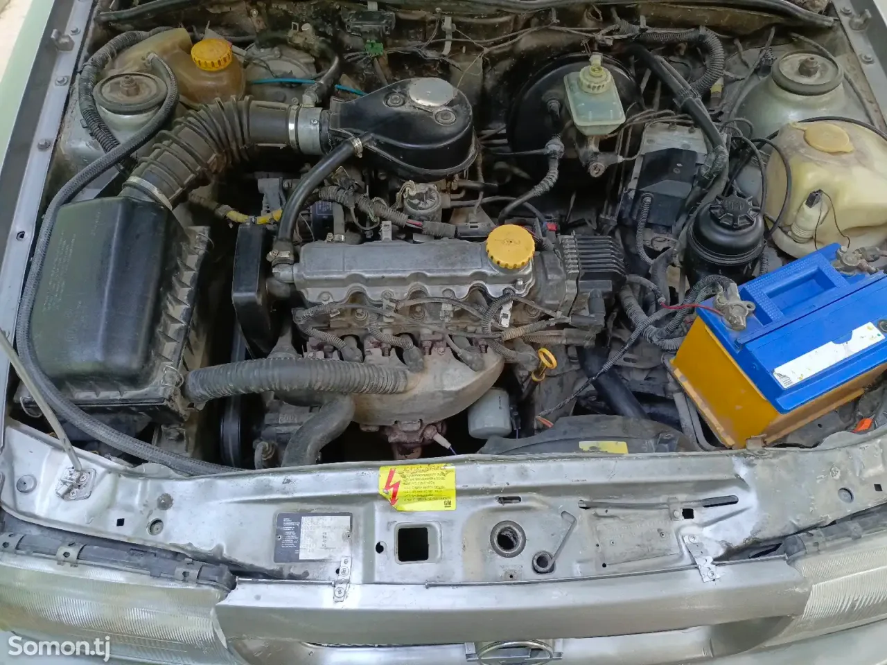 Opel Vectra A 1994 · 1.6 MT