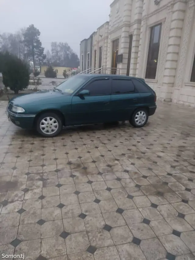 Opel Astra F 1995 · 1.6 MT