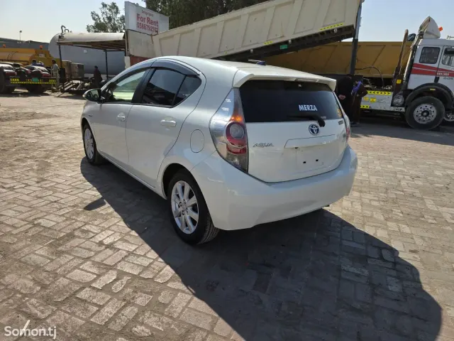 Toyota Aqua 2014 · 1.5 AT