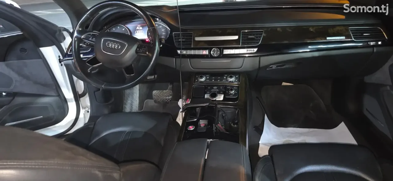 Audi A8 2015 · 3.0 AT