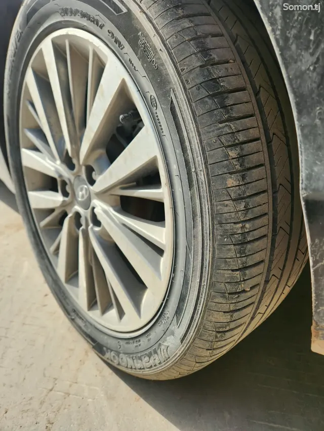 Hyundai Sonata 2016 · 1.8 AT