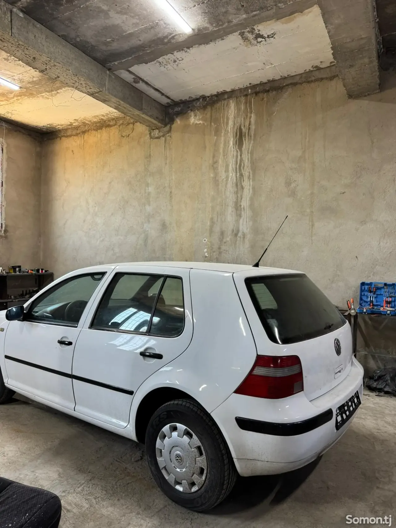 Volkswagen Golf 1998 · 1.4 MT