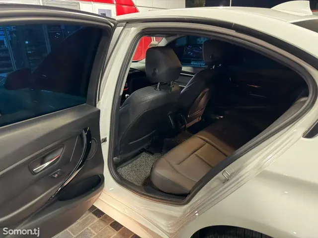 BMW 3 series 2017 · 2.0 AT