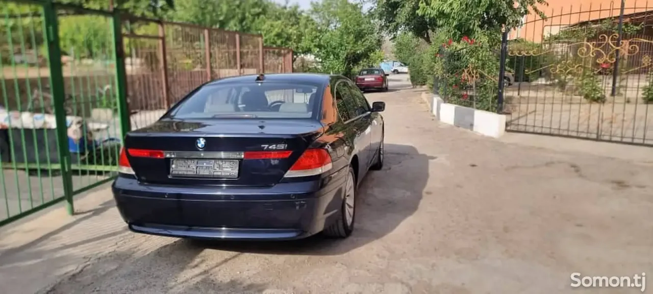 BMW 7 series 2004 · 4.5 AT
