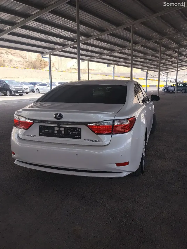 Lexus ES series 2015 · 3.0 AT