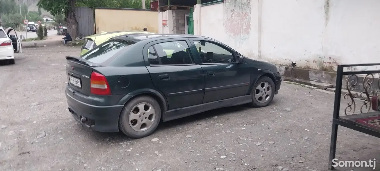 Opel Astra G 2000 · 1.6 AT