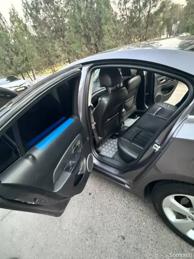 Chevrolet Cruze 2011 · 1.8 AT