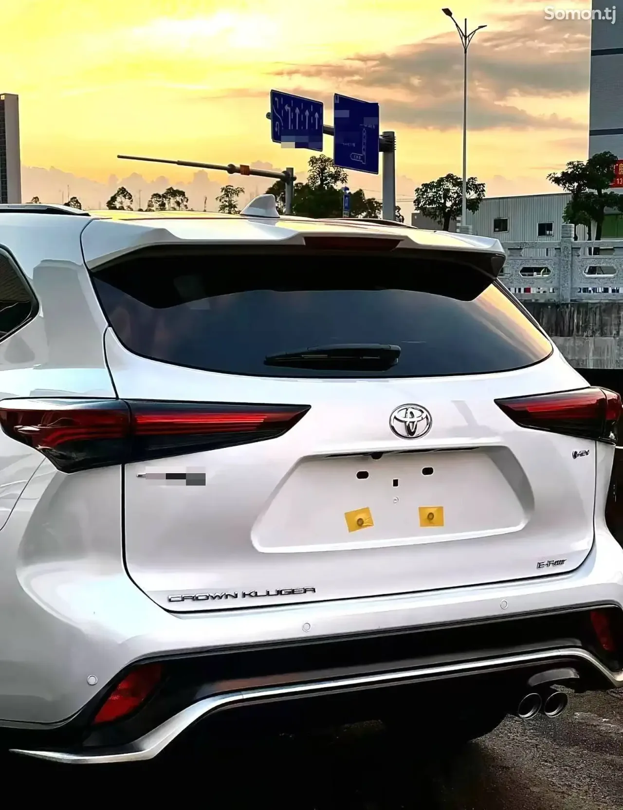 Toyota Crown 2025 · 2.5 AT