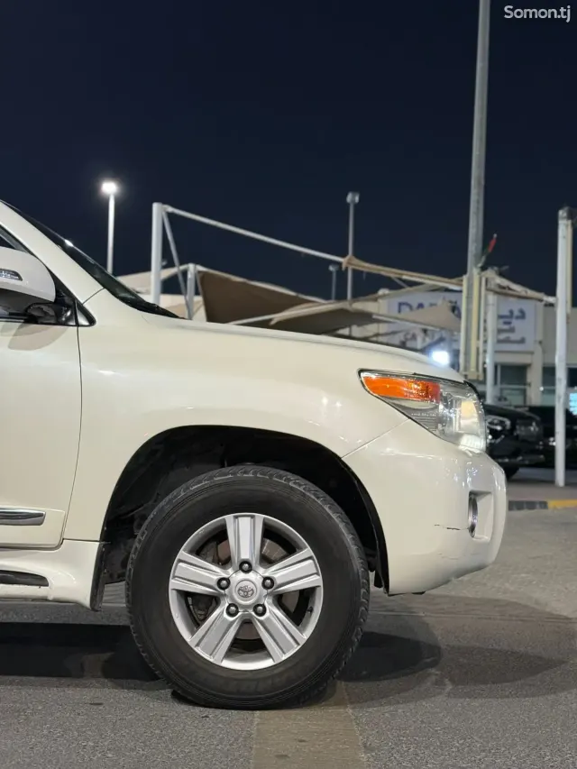 Toyota Land Cruiser 2014 · 4.6 AT