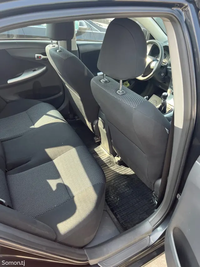 Toyota Corolla 2011 · 1.6 MT