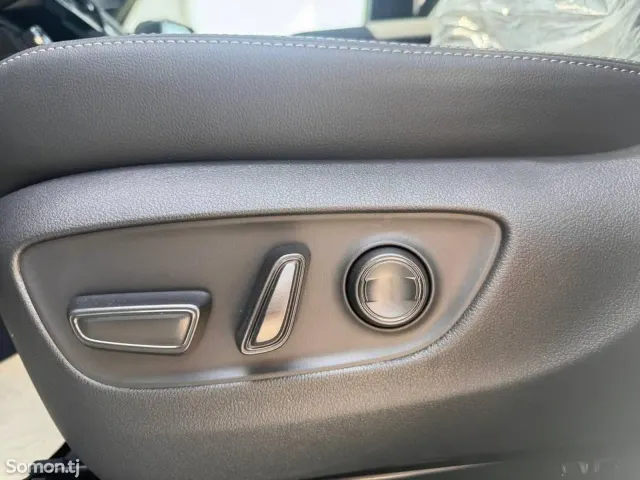 Toyota Land Cruiser Prado 2025 · 2.4 AT