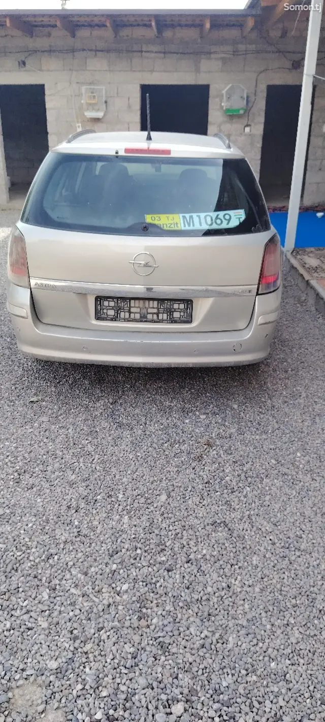 Opel Astra H 2006 · 1.7 MT