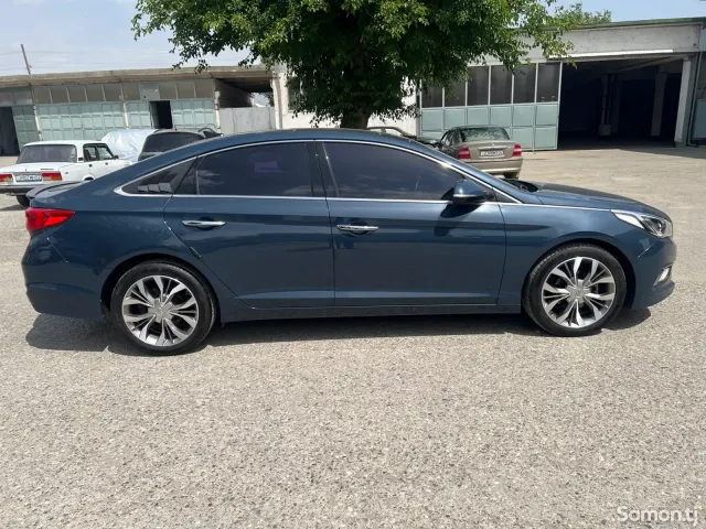 Hyundai Sonata 2015 · 2.0 AT