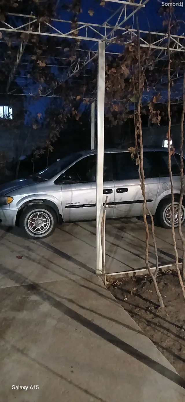 Dodge Caravan 2006 · 2.4 AT