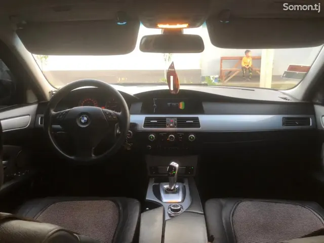 BMW M5 2009 · 3.0 AT