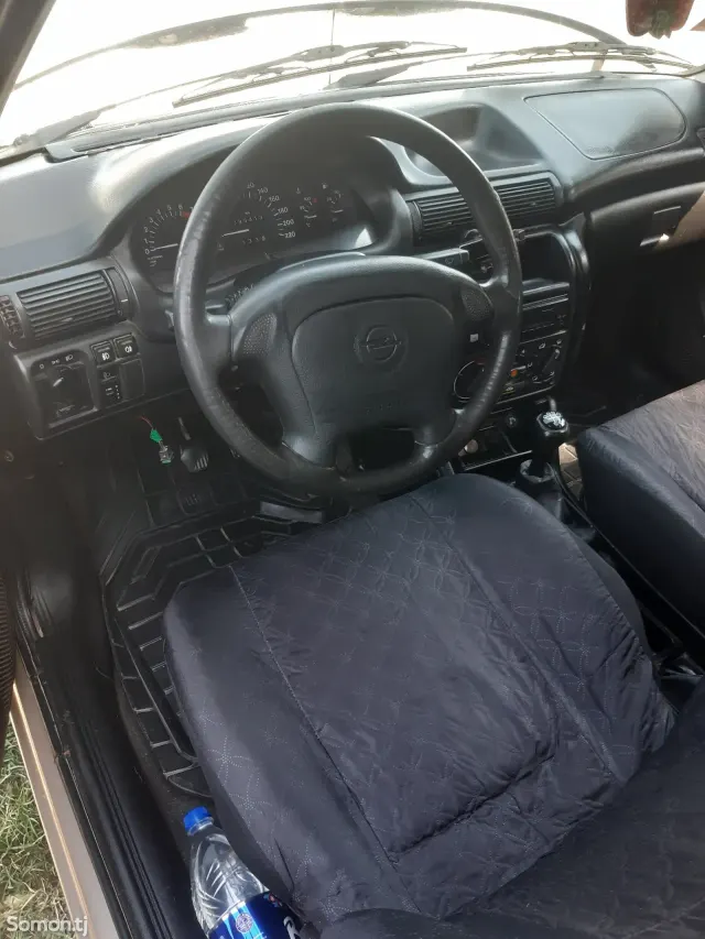Opel Astra F 1997 · 1.6 MT