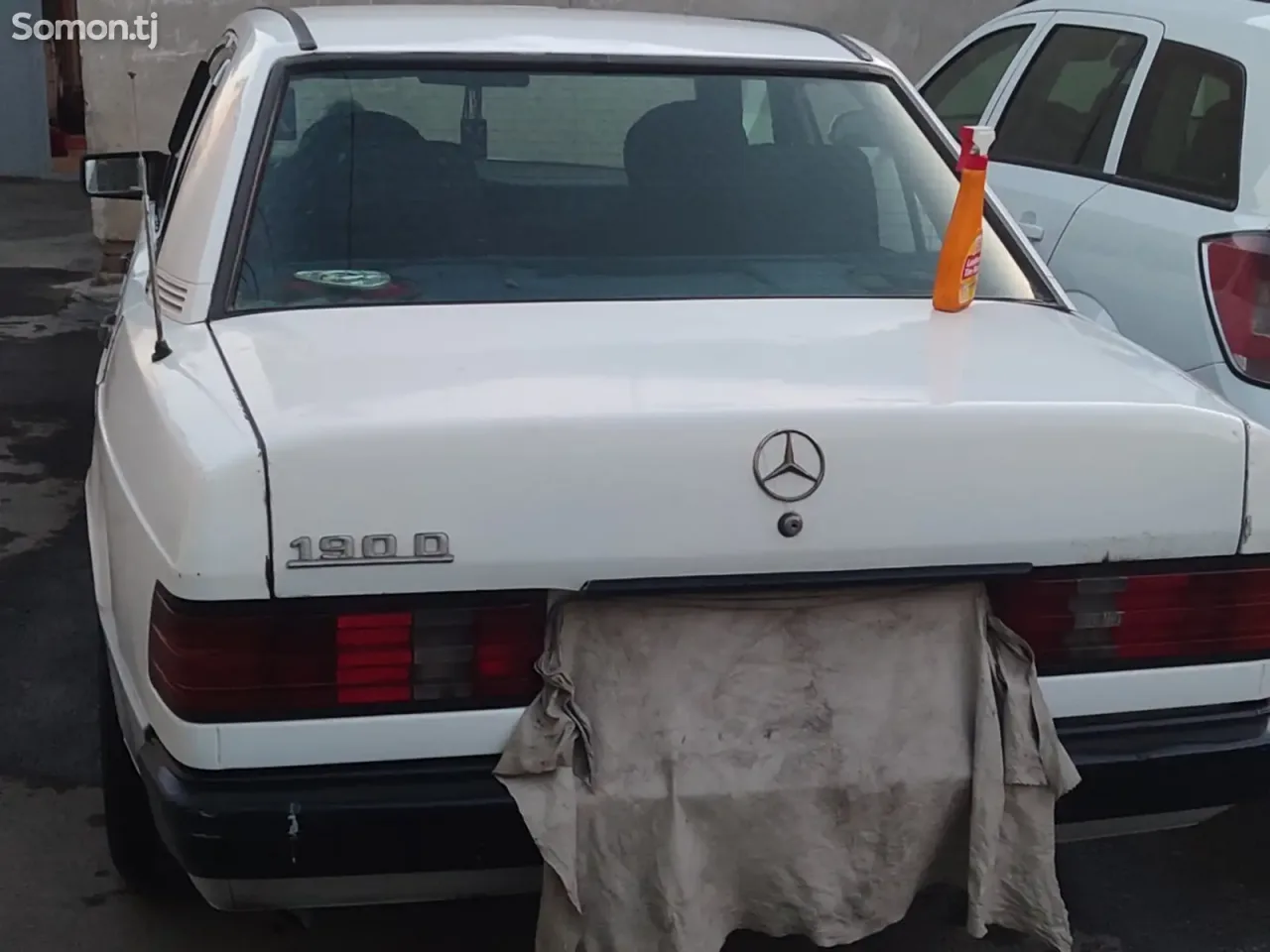 Mercedes-Benz W201 1985 · 2.0 MT
