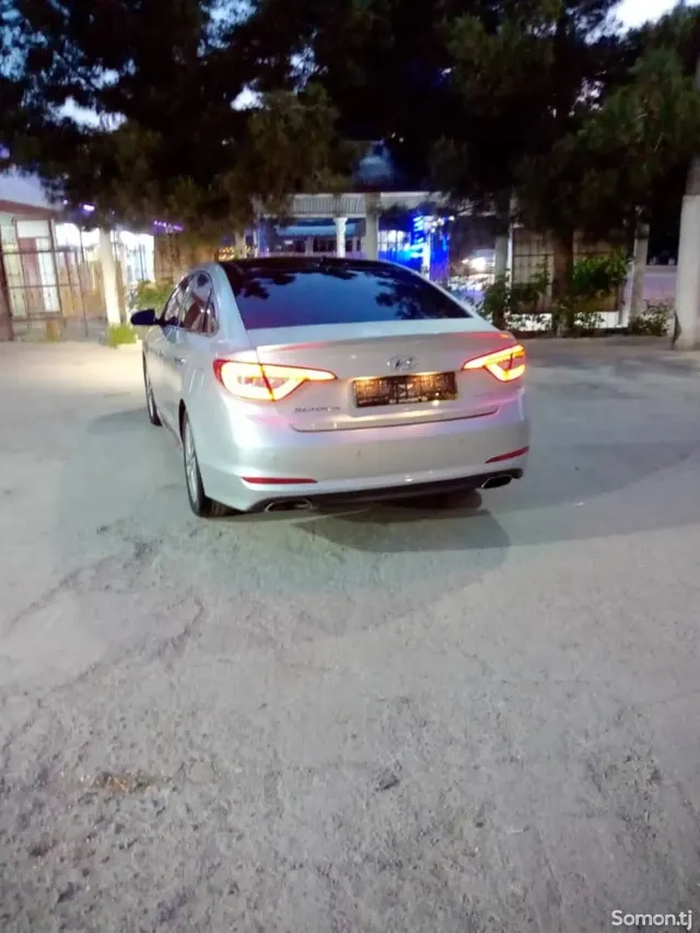 Hyundai Sonata 2015 · 2.4 AT