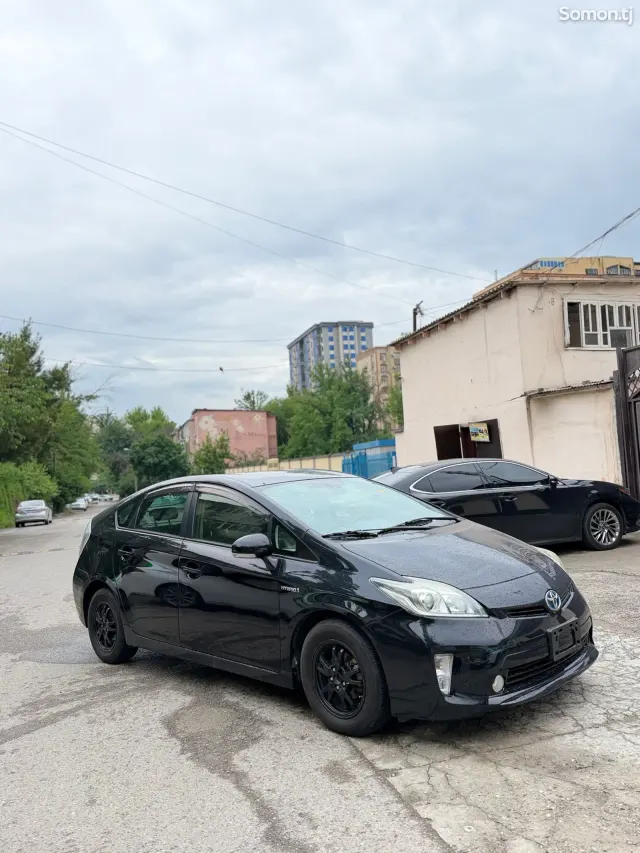Toyota Prius 2014 · 1.8 AT