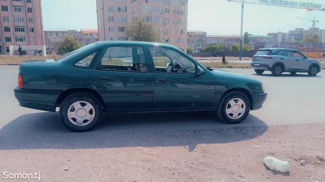 Opel Vectra B 1995 · 1.6 MT