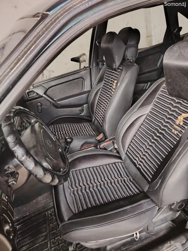 Opel Vectra B 1994 · 1.6 MT