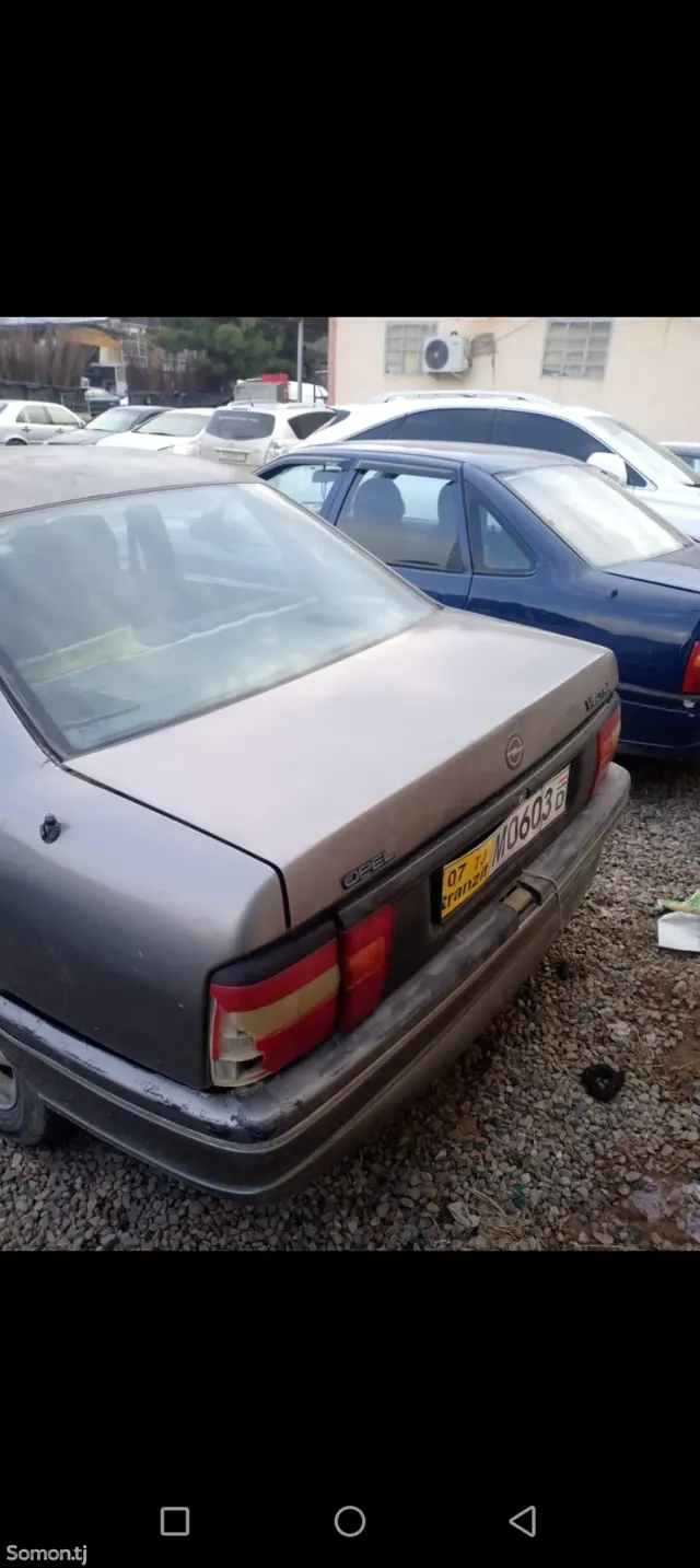 Opel Vectra A 1992 · 1.8 MT