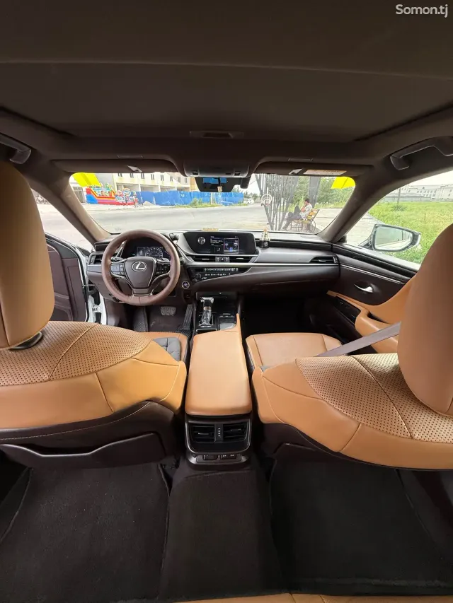 Lexus ES series 2019 · 3.0 AT