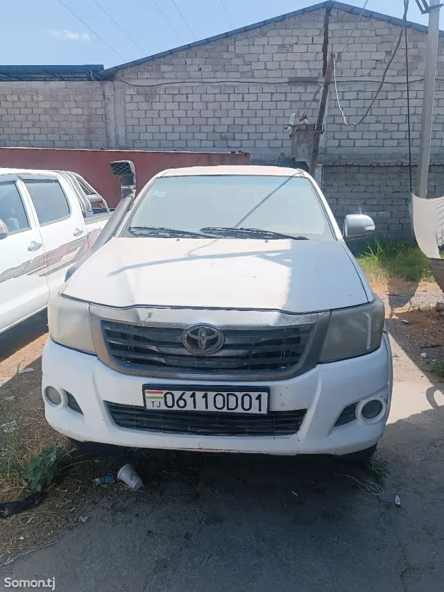 Toyota Hilux 2013 · 2.7 MT