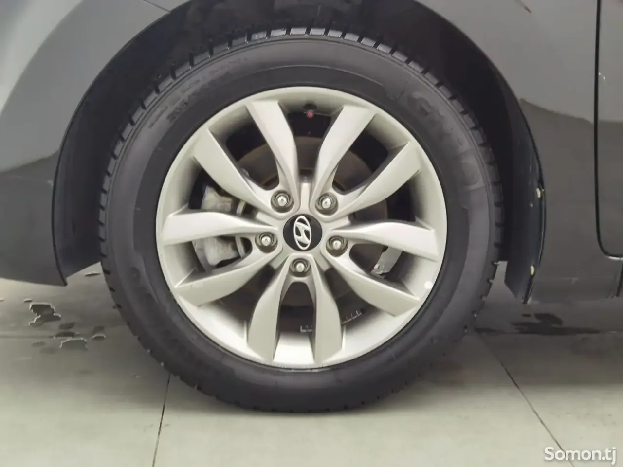 Hyundai Elantra 2015 · 1.6 AT