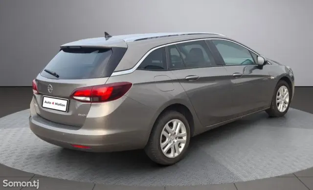Opel Astra K 2016 · 1.0 MT