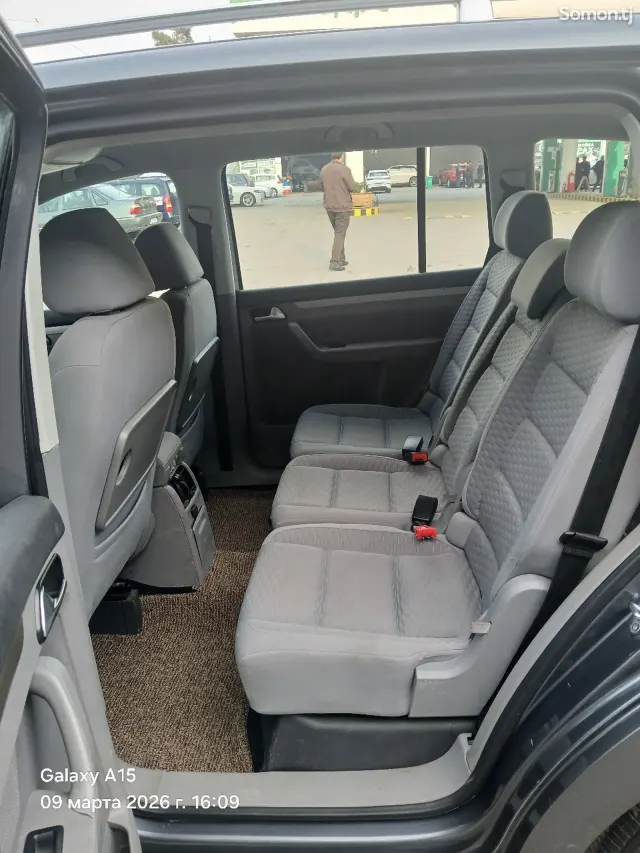 Volkswagen Touran 2008 · 1.4 AT