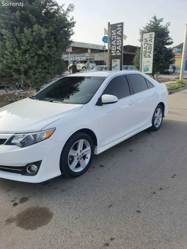 Toyota Camry 2013 · 2.5 AT