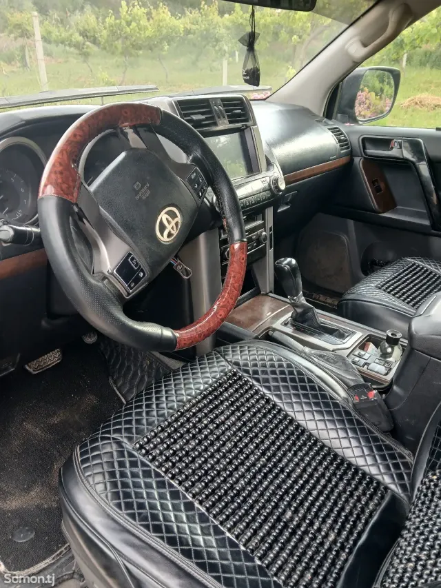 Toyota Land Cruiser Prado 2012 · 2.7 AT