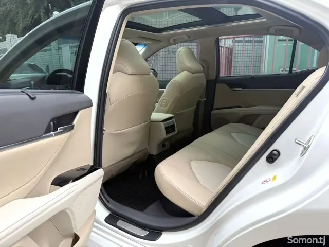 Toyota Camry 2018 · 2.5 AT