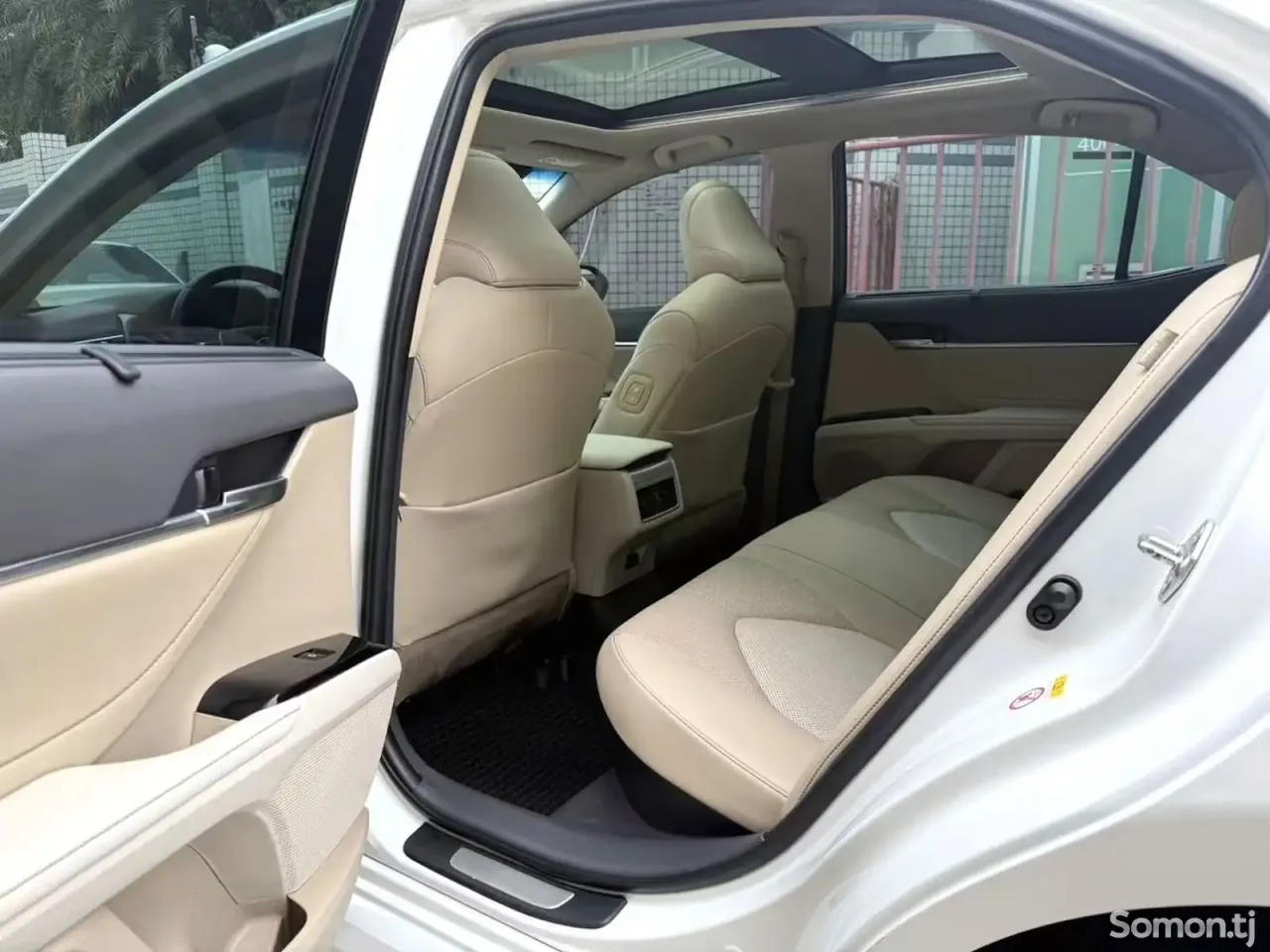 Toyota Camry 2018 · 2.5 AT
