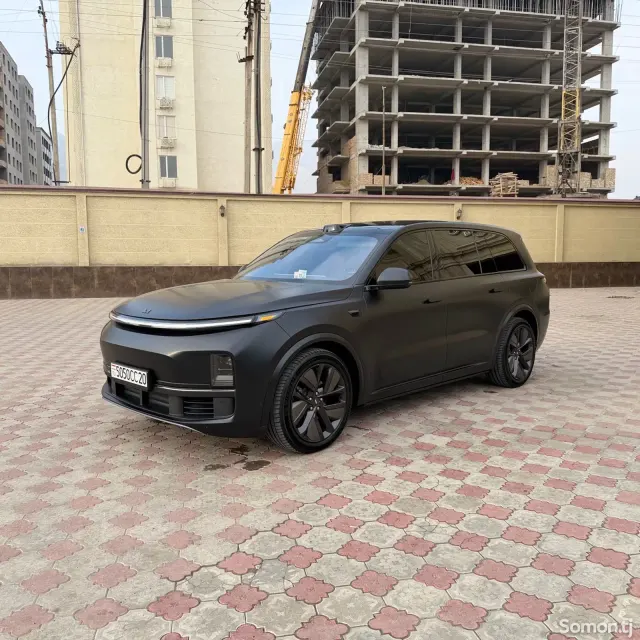Li Auto (Lixiang) L9 2025 · AT