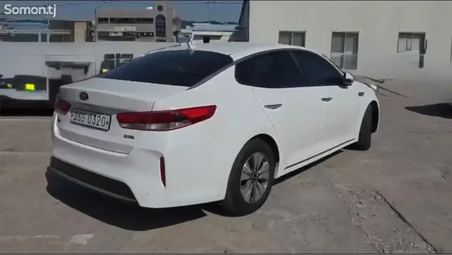 Kia K5 2016 · 2.0 AT