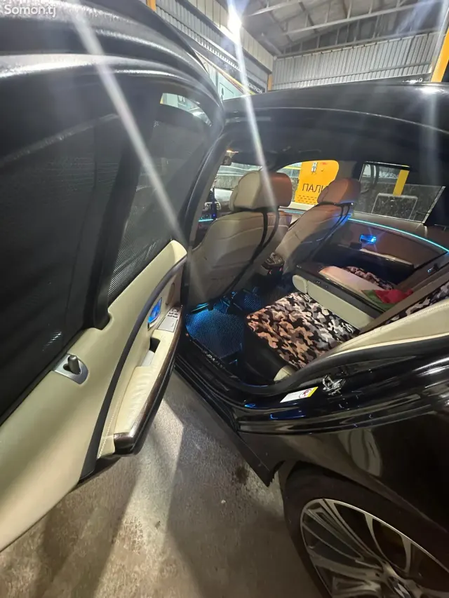 BMW 7 series 2008 · AT
