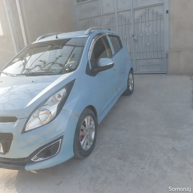 Chevrolet Spark 2014 · 1.0 AT