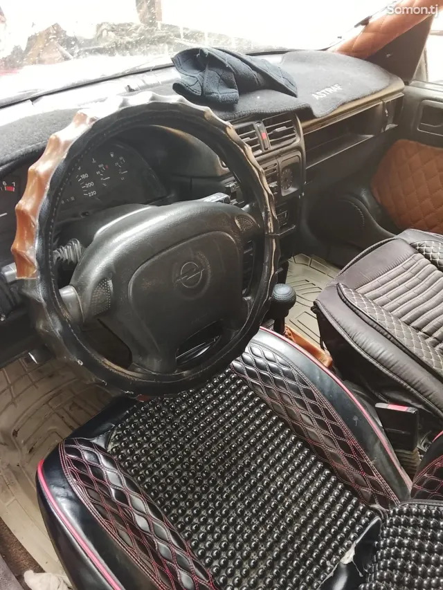 Opel Vectra A 1996 · 1.6 MT