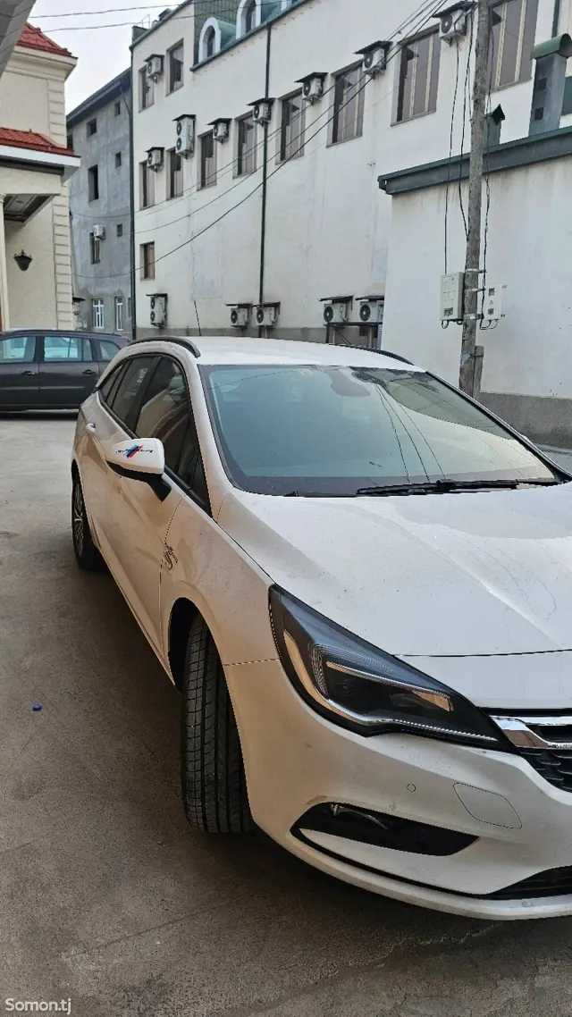 Opel Astra K 2016 · 1.4 MT